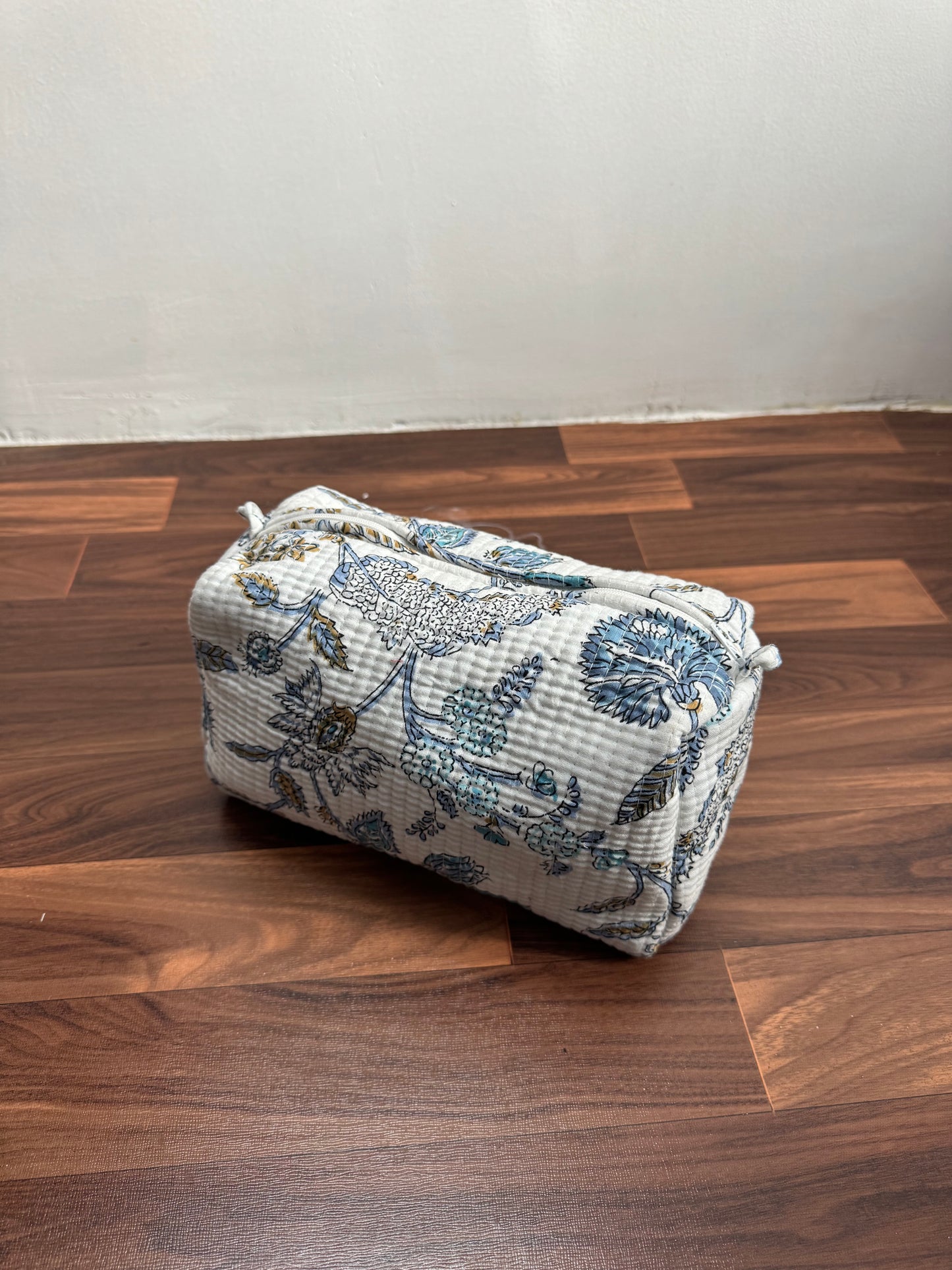 MULTI PURPOSE TOILETRY BAGS